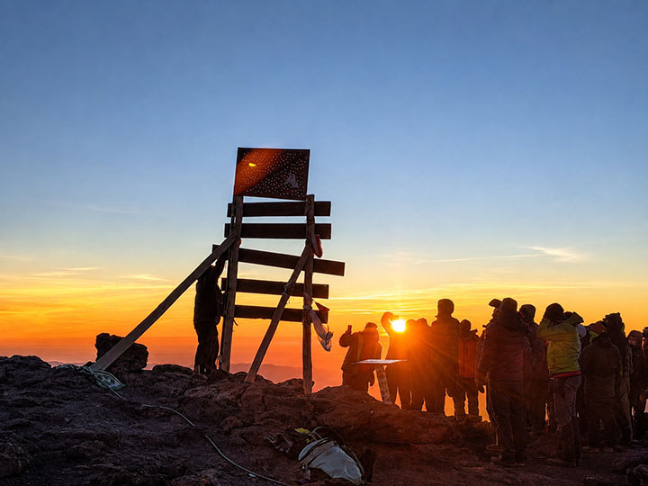 �� ������ ���� 5,895m, ų�����ڷ� ��� �̾߱�